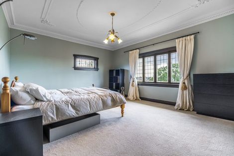 Photo of property in 1 Maungakiekie Avenue, Greenlane, Auckland, 1051