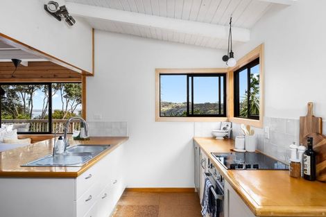 Photo of property in 4 Hillside Crescent, Leigh, 0985