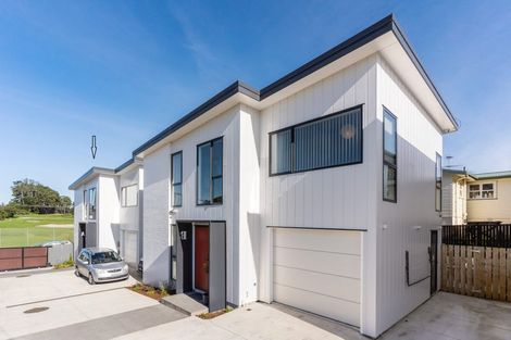 Photo of property in 38a Links Road, New Lynn, Auckland, 0600
