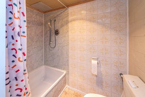 Photo of property in 35 Weraroa Road, Waverley, 4510