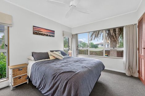 Photo of property in 27 Amorino Drive, Red Beach, 0932
