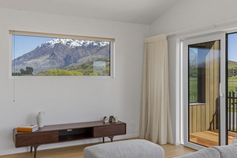 Photo of property in 22 Soudley Court, Jacks Point, Queenstown, 9371