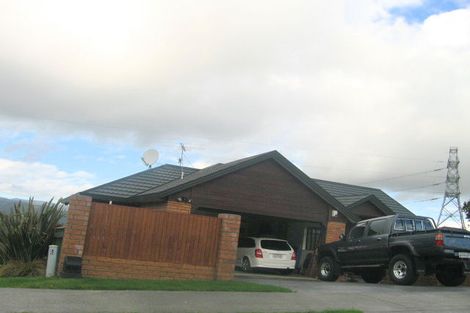 Photo of property in 3 Fernridge Way, Tirohanga, Lower Hutt, 5010