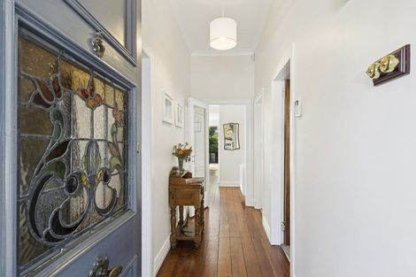 Photo of property in 33 Edinburgh Terrace, Berhampore, Wellington, 6023