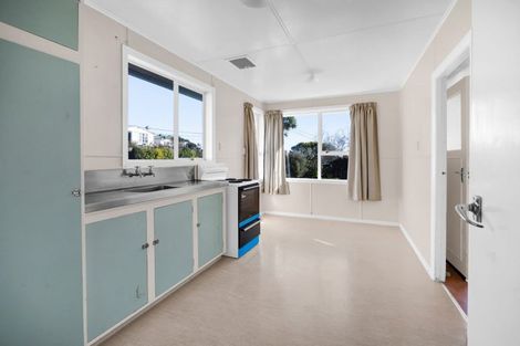 Photo of property in 78 Omata Road, Marfell, New Plymouth, 4310