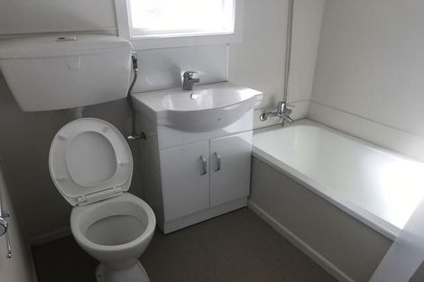 Photo of property in 121 Flanshaw Road, Te Atatu South, Auckland, 0610