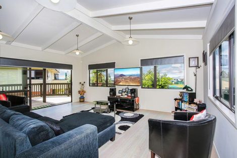 Photo of property in 11 Millen Place, Clarks Beach, 2122