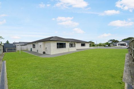 Photo of property in 28 Kilmacrennan Drive, Rosehill, Papakura, 2113