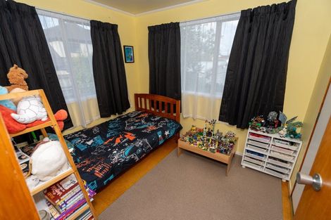 Photo of property in 21 Lisa Rise, Half Moon Bay, Auckland, 2012