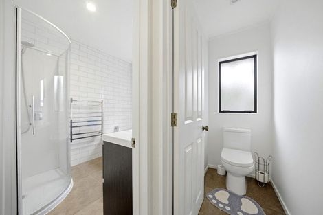 Photo of property in 2/121 Forrest Hill Road, Forrest Hill, Auckland, 0620