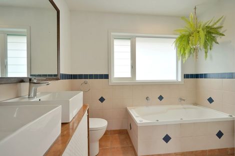 Photo of property in 14 Harbour View Road, Te Atatu Peninsula, Auckland, 0610