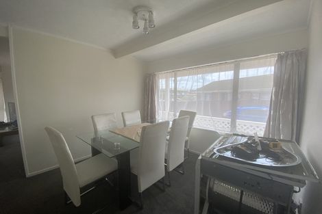 Photo of property in 50 Aviemore Drive, Highland Park, Auckland, 2010