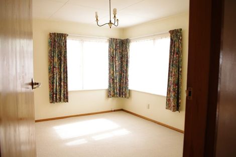 Photo of property in 33 Karaka Street, Wainuiomata, Lower Hutt, 5014