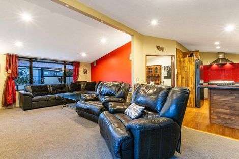 Photo of property in 16 Karaka Grove, Raumati Beach, Paraparaumu, 5032