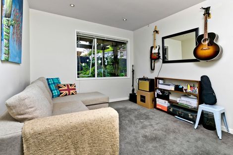 Photo of property in 27 Newbury Place, Schnapper Rock, Auckland, 0632