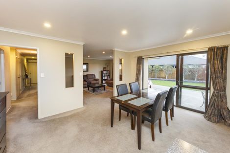 Photo of property in 5 Ron Place, Fitzherbert, Palmerston North, 4410
