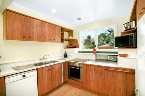 Photo of property in 9 Innes Way, Newlands, Wellington, 6037
