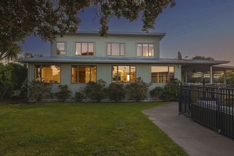 Photo of property in 18 Clifton Road, Haumoana, 4102