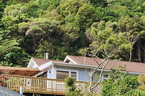 Photo of property in 43 Rona Street, Eastbourne, Lower Hutt, 5013