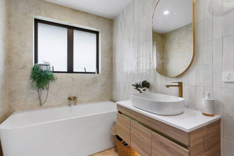 Photo of property in 15 Bellamont Street, Kumeu, 0810