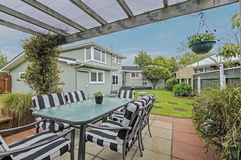 Photo of property in 1 Athlone Place, Hokowhitu, Palmerston North, 4410