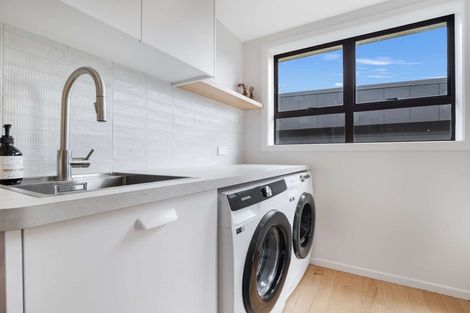 Photo of property in 32 Sandspit Road, Waiuku, 2123