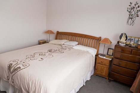 Photo of property in 15 Gloaming Hill, Titahi Bay, Porirua, 5022