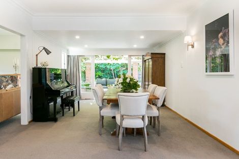 Photo of property in 2 Corwen Place, Mayfair, Hastings, 4122