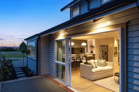 Photo of property in 71 Oak Road, Poraiti, Napier, 4112