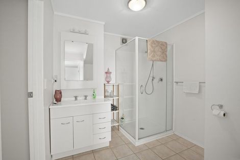 Photo of property in 12 Penguin Street, Leigh, 0985