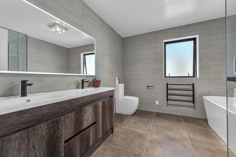 Photo of property in 13 Pumau Place, Flat Bush, Auckland, 2019