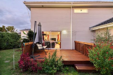 Photo of property in 2 Manatu Lane, Kelston, Auckland, 0602