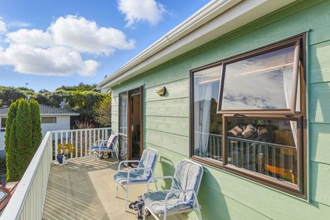 Photo of property in 47 Kakariki Grove, Waikanae, 5036