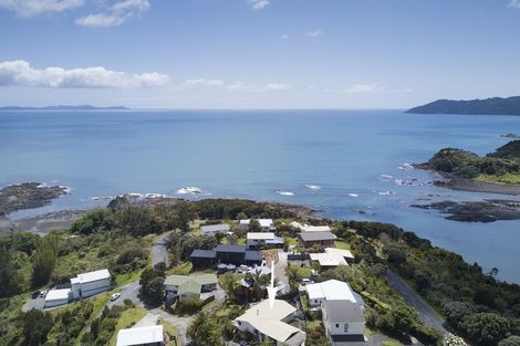 Photo of property in 25 Powells Road, Cable Bay, 0420