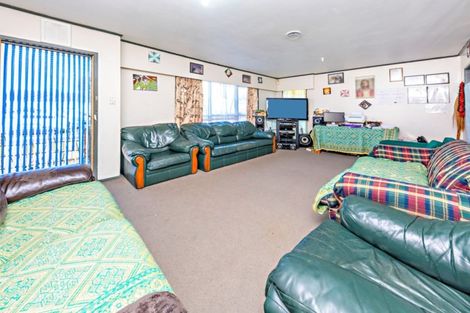 Photo of property in 17 Moncrieff Avenue, Clendon Park, Auckland, 2103