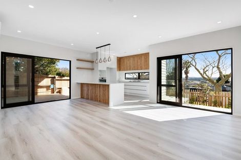 Photo of property in 11a Merida Place, Unsworth Heights, Auckland, 0632