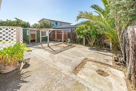 Photo of property in 12 Matai Street, Castlecliff, Whanganui, 4501