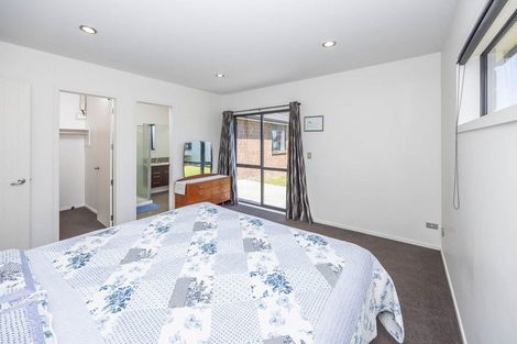 Photo of property in 15 Te Ironui Place, Huntington, Hamilton, 3210