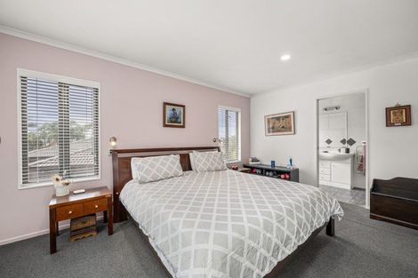 Photo of property in 29 Hogarth Rise, West Harbour, Auckland, 0618