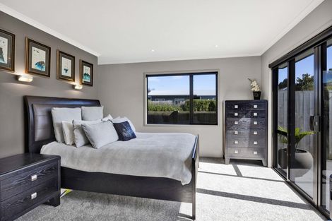 Photo of property in 5 Te Arakete Place, Hurworth, New Plymouth, 4310