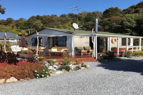 Photo of property in 210 Rangihaeata Road, Rangihaeata, Takaka, 7182