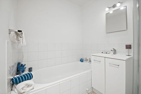 Photo of property in 3/550 Glenfield Road, Glenfield, Auckland, 0629