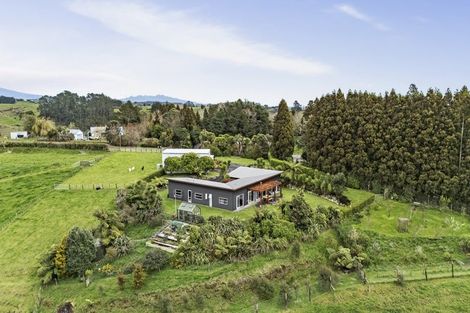 Photo of property in 225 Awai Road, Tarurutangi, New Plymouth, 4372