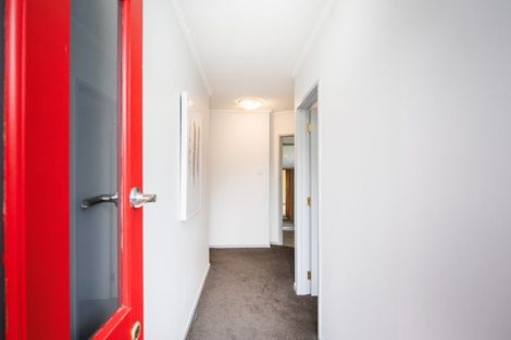 Photo of property in 2 Pukatea Place, Milson, Palmerston North, 4414