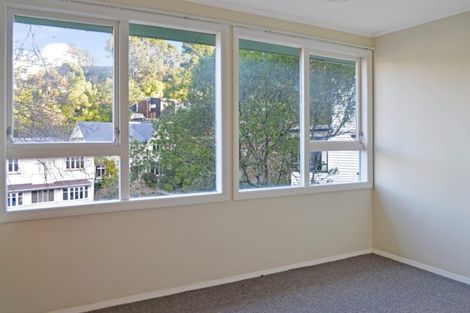 Photo of property in 32 Ngaio Road, Kelburn, Wellington, 6012
