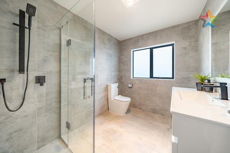 Photo of property in 8 Poto Road, Normandale, Lower Hutt, 5010