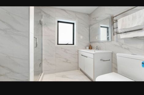 Photo of property in 2/1 Kaponga Crescent, New Lynn, Auckland, 0600