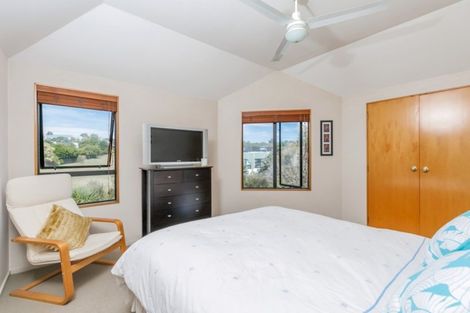 Photo of property in 2/60 Centorian Drive, Windsor Park, Auckland, 0632
