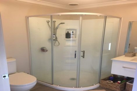 Photo of property in 16 Regent Street, Silverdale, Hamilton, 3216