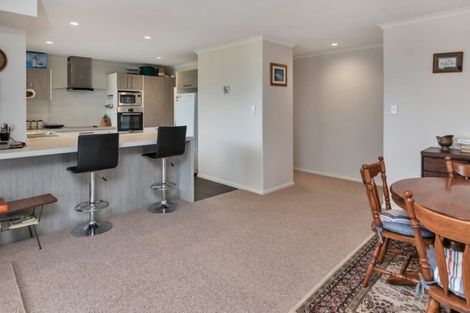 Photo of property in 5 Roto View, One Tree Point, 0118